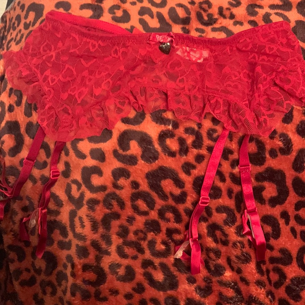 Lace garter accessories by Jessica Simpson